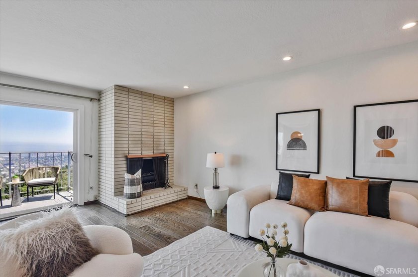 Outstanding 3-unit view building. Top unit penthouse features - photo 6