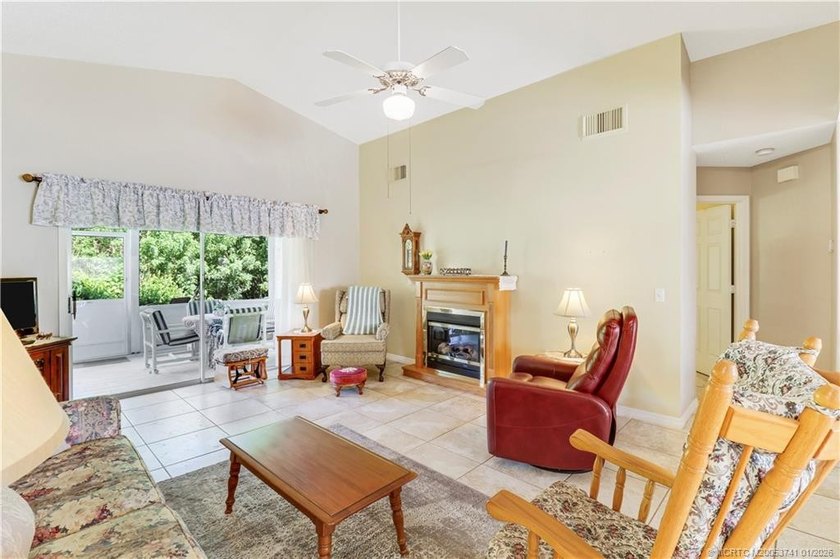 Welcome to this charming, well maintained 2-bedroom, 2-bath home - photo 18