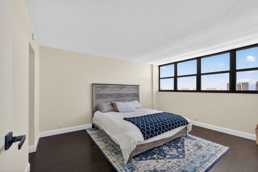 Welcome to 336 Golfview Road, Unit 905, a highly desirable - photo 18