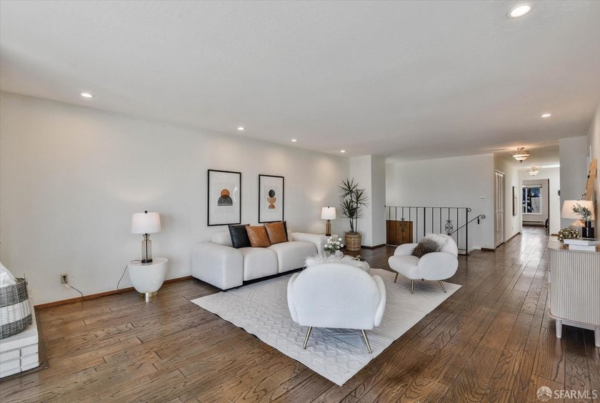 Outstanding 3-unit view building. Top unit penthouse features - photo 8
