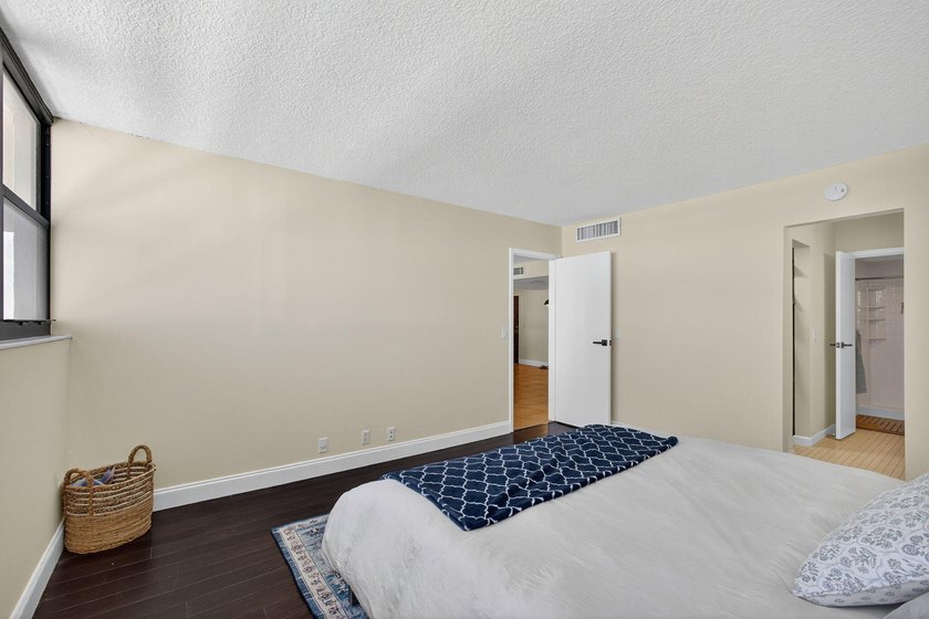 Welcome to 336 Golfview Road, Unit 905, a highly desirable - photo 20