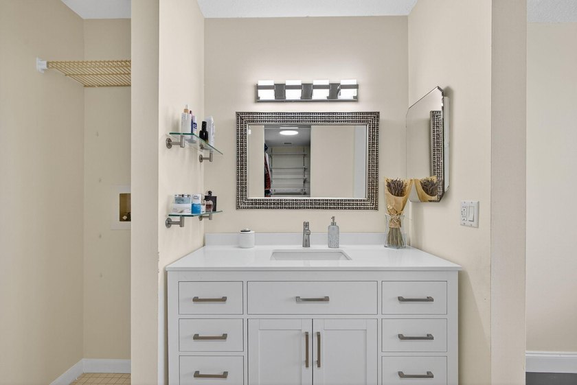 Welcome to 336 Golfview Road, Unit 905, a highly desirable - photo 23