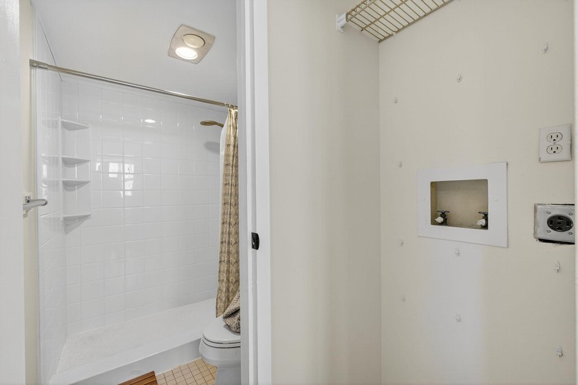 Welcome to 336 Golfview Road, Unit 905, a highly desirable - photo 24