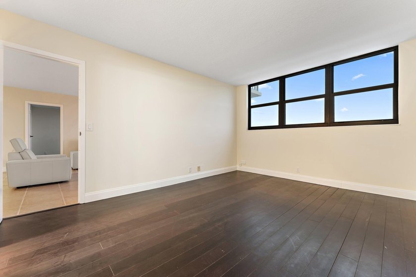 Welcome to 336 Golfview Road, Unit 905, a highly desirable - photo 26