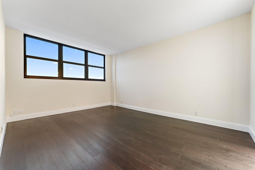 Welcome to 336 Golfview Road, Unit 905, a highly desirable - photo 27