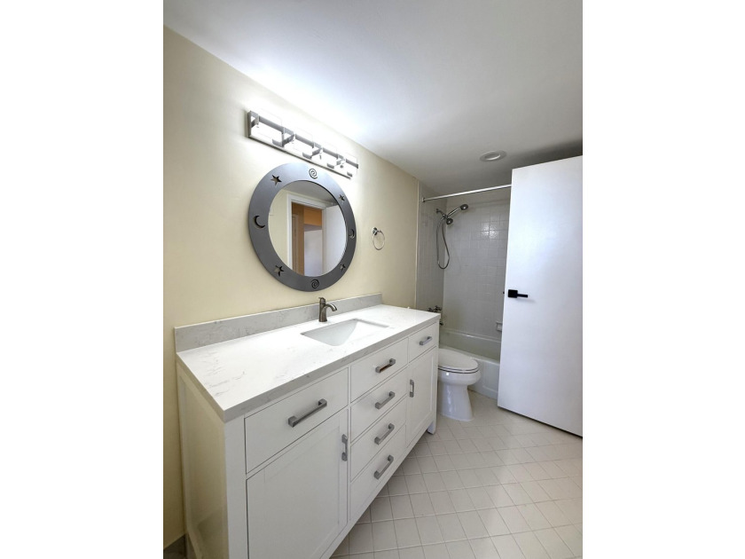 Welcome to 336 Golfview Road, Unit 905, a highly desirable - photo 29