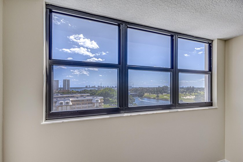 Welcome to 336 Golfview Road, Unit 905, a highly desirable - photo 31