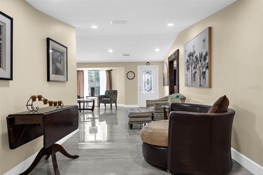 Impeccable 10-Acre *High-and-Dry* Estate: A Masterpiece of - photo 17