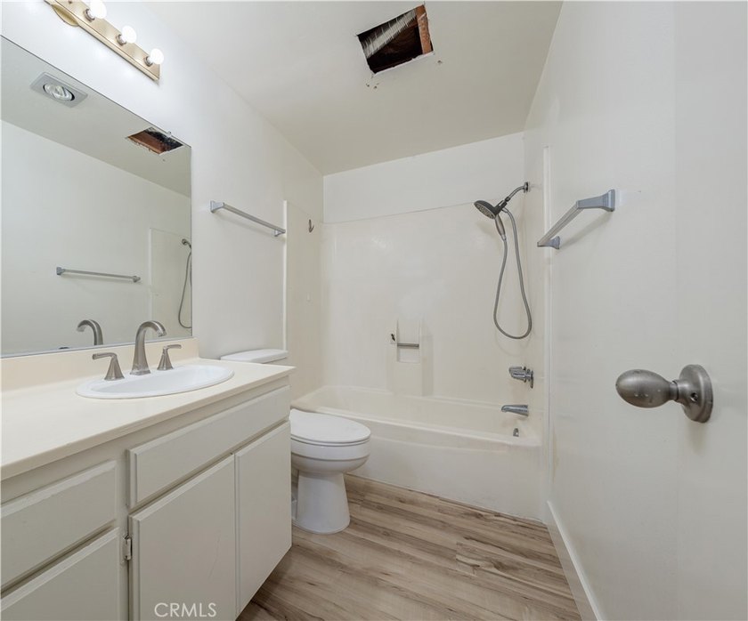 Welcome to this delightful 2-bedroom, 2-bathroom home, gated and - photo 17