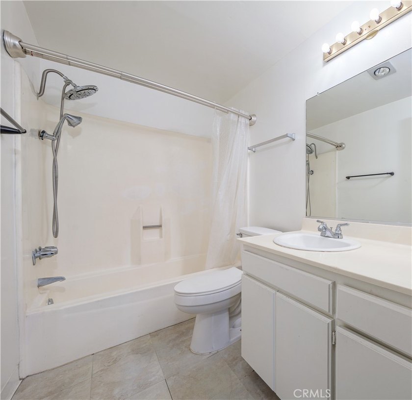 Welcome to this delightful 2-bedroom, 2-bathroom home, gated and - photo 25