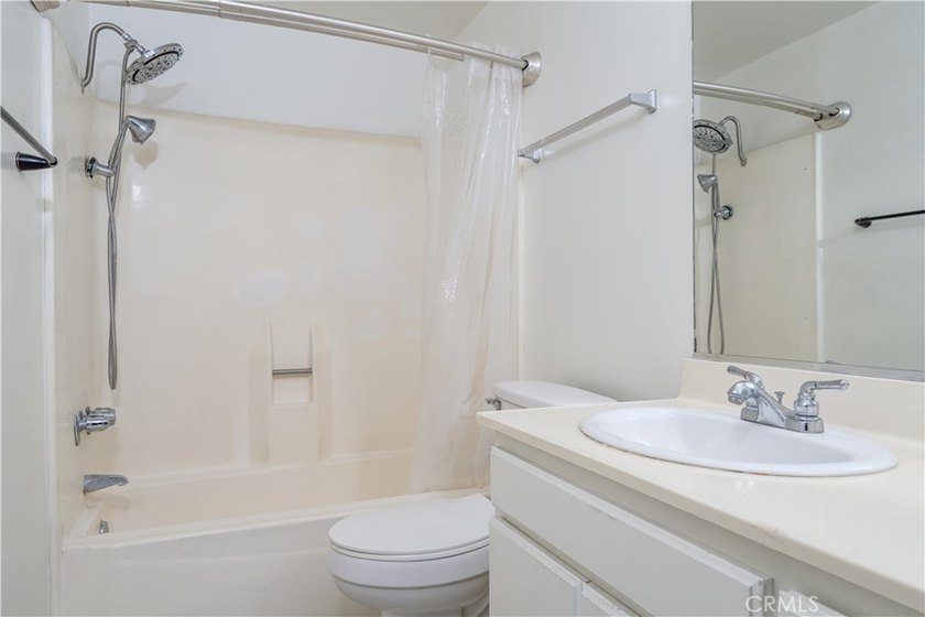 Welcome to this delightful 2-bedroom, 2-bathroom home, gated and - photo 26