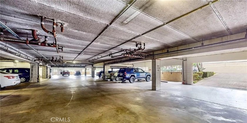 Welcome to this delightful 2-bedroom, 2-bathroom home, gated and - photo 30