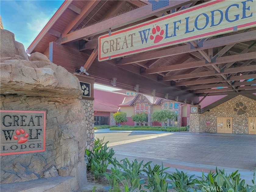 Welcome to this delightful 2-bedroom, 2-bathroom home, gated and - photo 38
