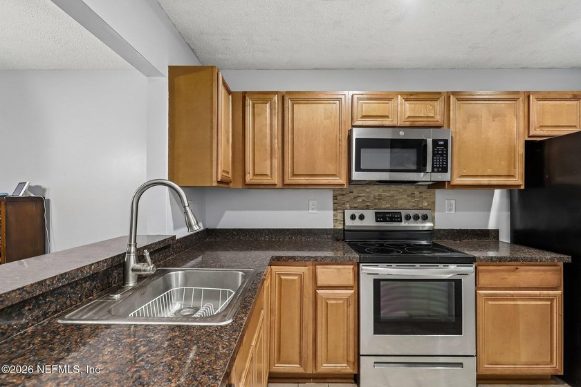 PRICED TO SELL - Welcome to this beautifully updated 2-bedroom - photo 11