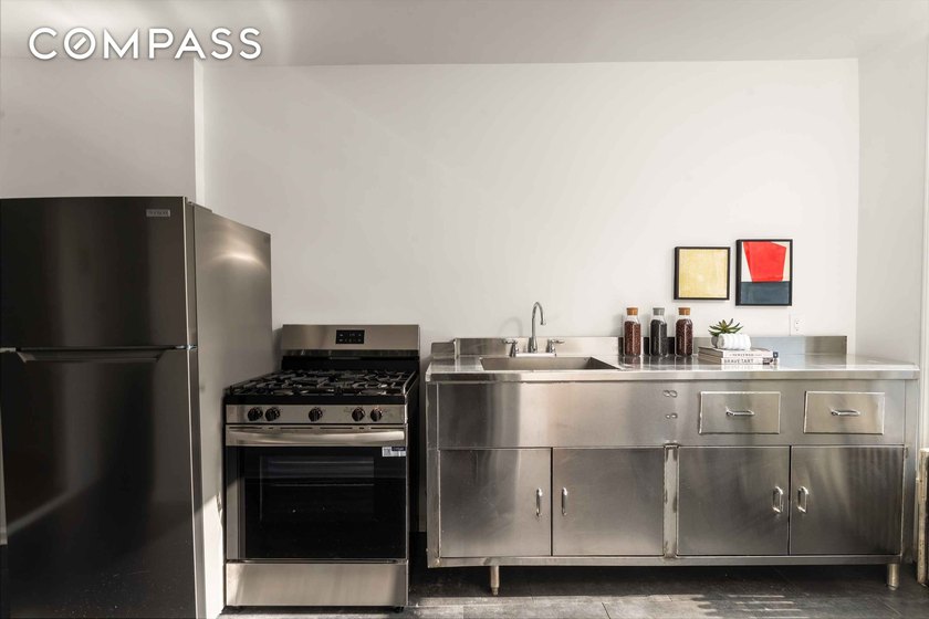 Spacious 1-Bedroom Apartment in Prime Williamsburg Location - photo 11