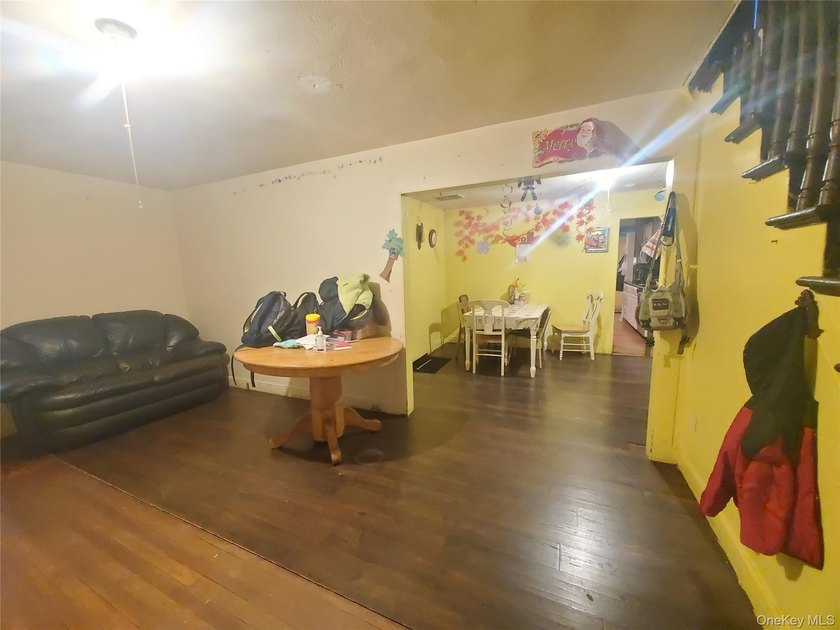 Calling all Investors! 2 Family Home with great rental income - photo 3