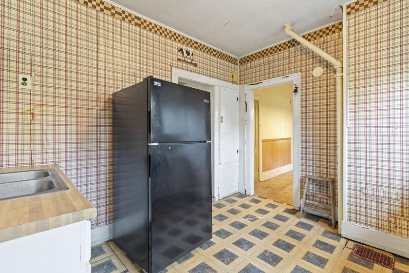 Great investment opportunity! Bring your ideas and transform - photo 11