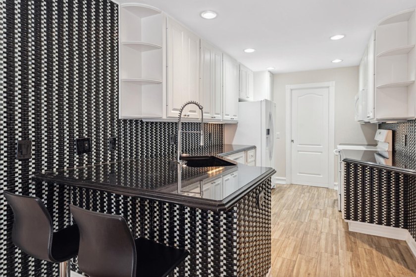 Welcome to this beautifully updated 3-bedroom, 2.5-bath - photo 12