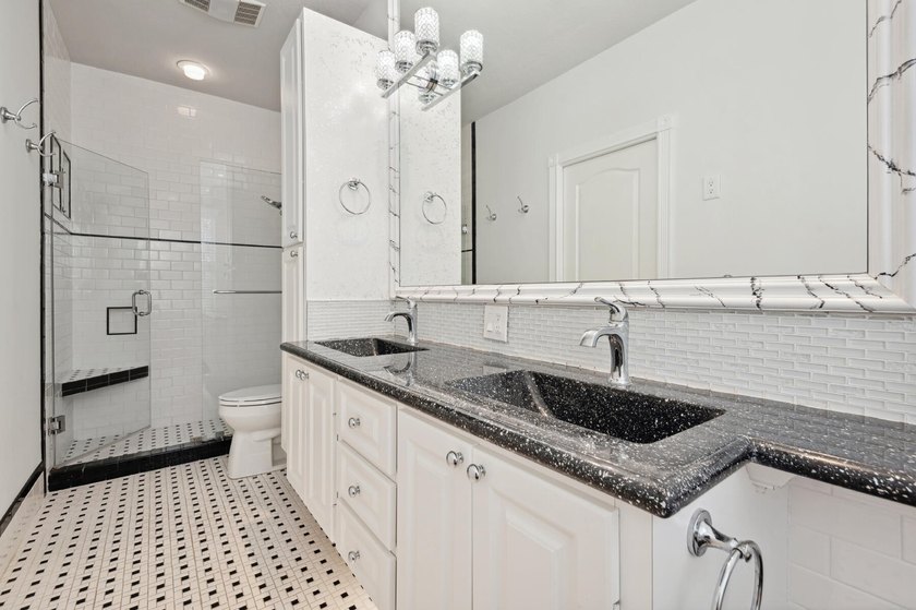 Welcome to this beautifully updated 3-bedroom, 2.5-bath - photo 14
