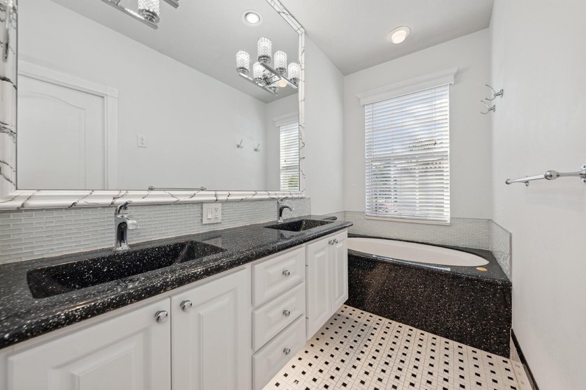 Welcome to this beautifully updated 3-bedroom, 2.5-bath - photo 15