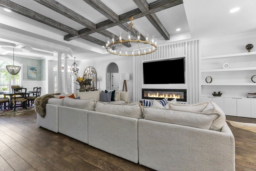 Situated on nearly 5 private acres, this exceptional estate - photo 15