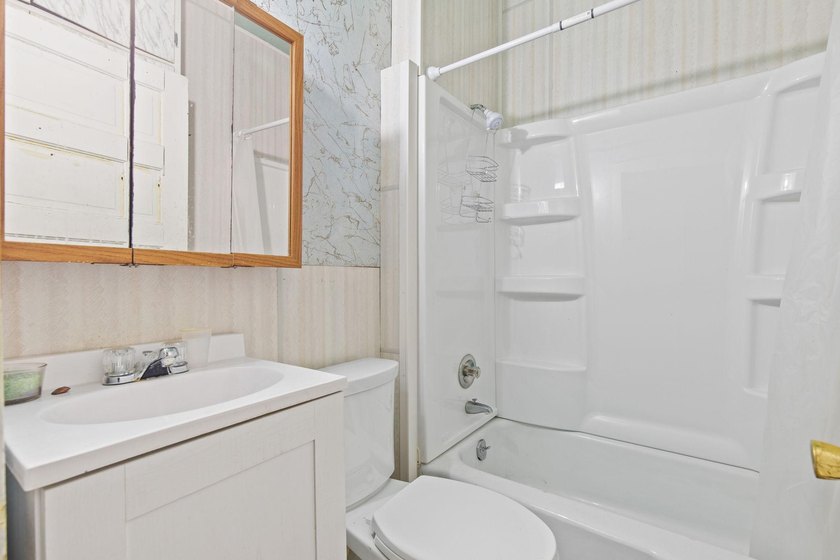 Great investment opportunity! Bring your ideas and transform - photo 17