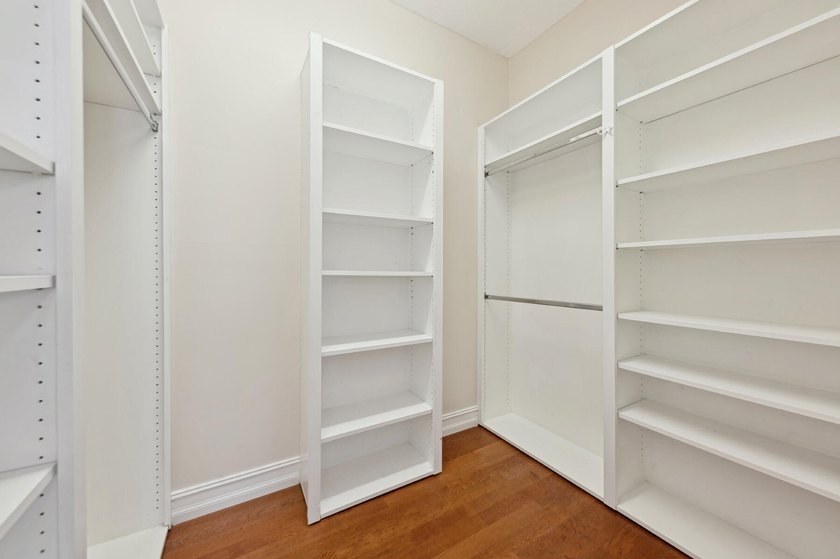 Welcome to this beautifully updated 3-bedroom, 2.5-bath - photo 18