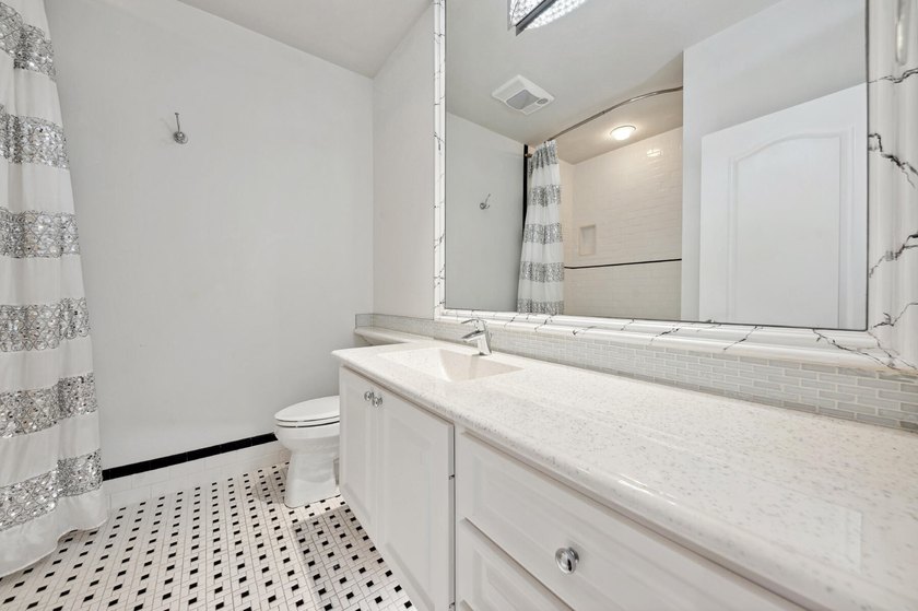 Welcome to this beautifully updated 3-bedroom, 2.5-bath - photo 20