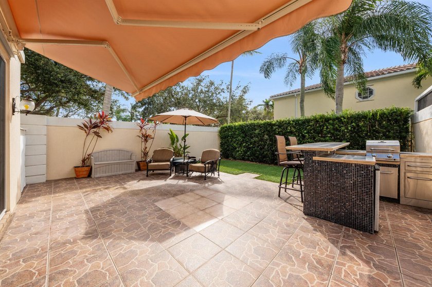 Welcome to this beautifully updated 3-bedroom, 2.5-bath - photo 21