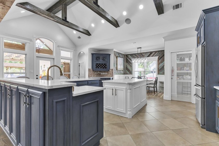 Situated on nearly 5 private acres, this exceptional estate - photo 25