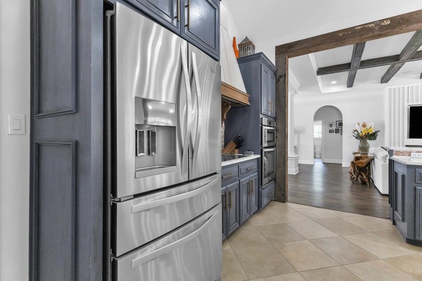 Situated on nearly 5 private acres, this exceptional estate - photo 27