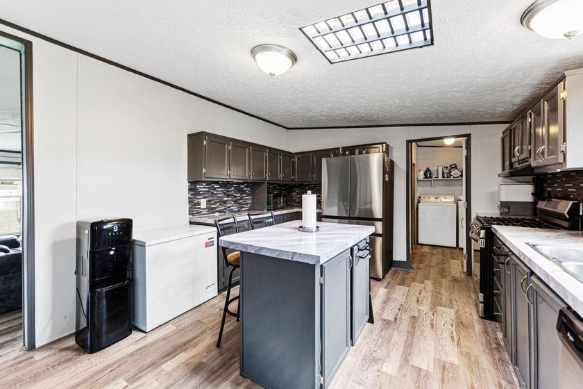 Spacious Living in Avalon Park! ?? This clean, move-in-ready - photo 11