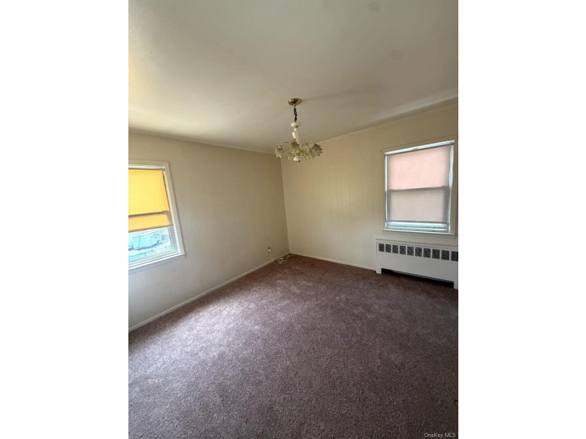 Beautiful well maintained home, with hardwood floors throughout - photo 11