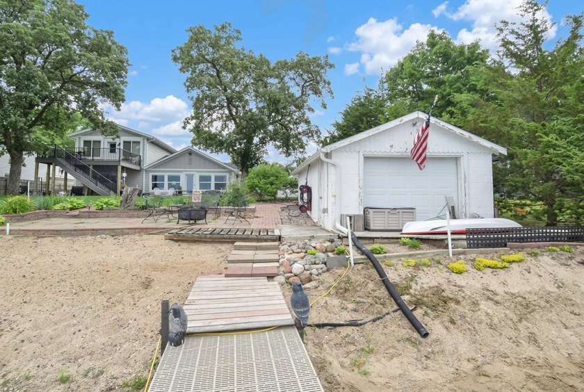 Welcome to lake life at its finest! Nestled on an exceptional 80 - photo 14