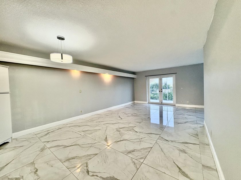 Live in the heart of Boca Raton in this spacious 2-bedroom - photo 8