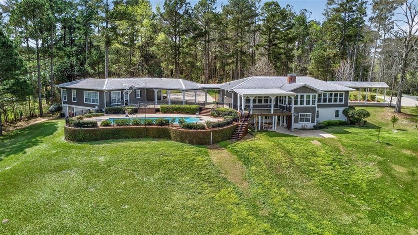 Escape to your own private lakeside retreat! This expansive - photo 7