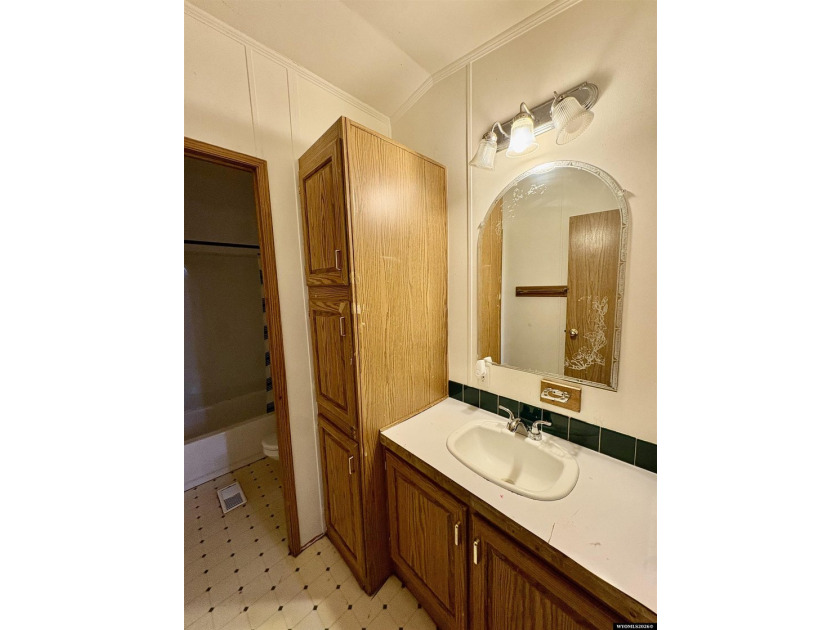 Welcome to this spacious 3-bedroom, 2-bathroom manufactured home - photo 14