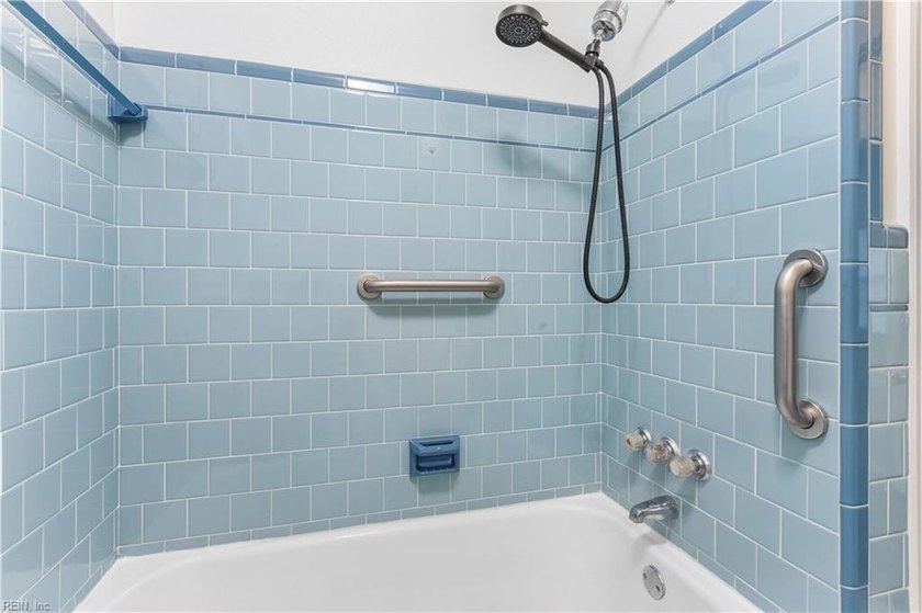 This beautifully maintained brick rancher offers 3 bedrooms/1.5 - photo 22