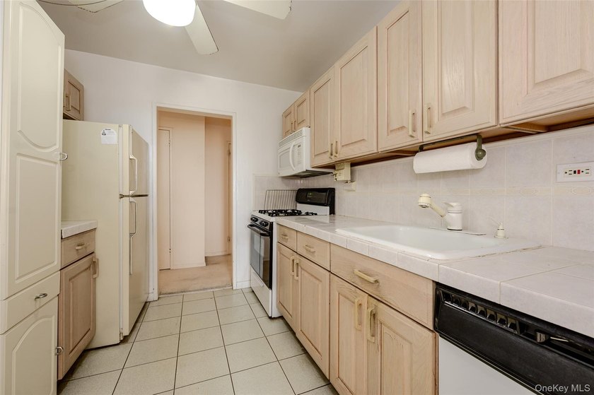 Enjoy coastal living at the Parker Deauville, an oceanfront coop - photo 13