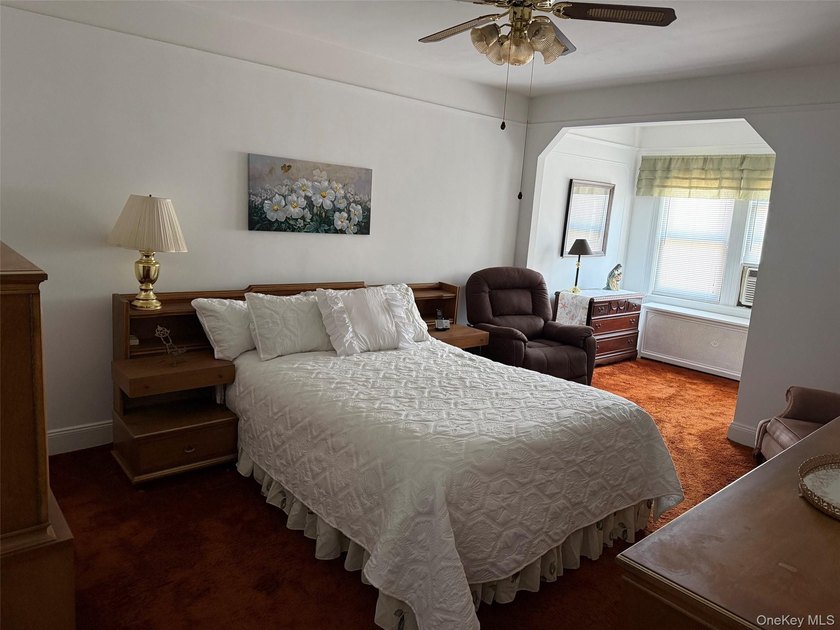 Enjoy a big, finished basement w/high ceilings. Sep. entrance - photo 13