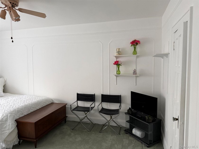 Enjoy a big, finished basement w/high ceilings. Sep. entrance - photo 21