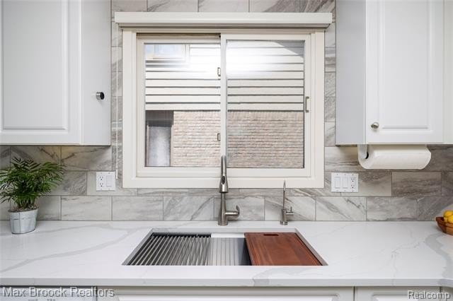 Welcome home to 4860 Lagoons Circle! This exceptional - photo 21