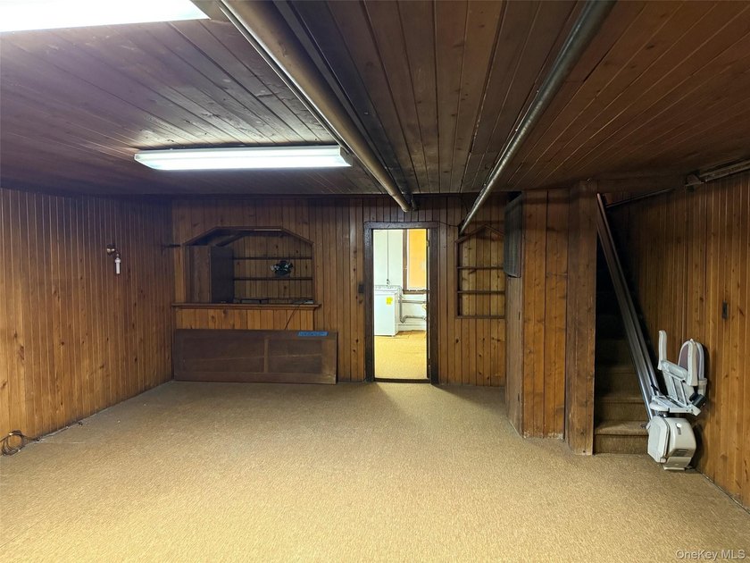 Enjoy a big, finished basement w/high ceilings. Sep. entrance - photo 26