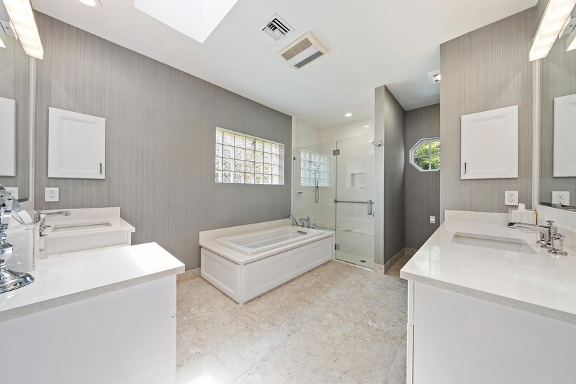 Rare opportunity to own one of only 4 detached with largest Club - photo 7