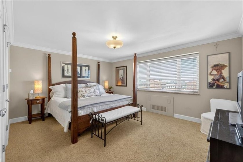 Wow, the view is spectacular! This North facing 2 bed, 2 bath - photo 12