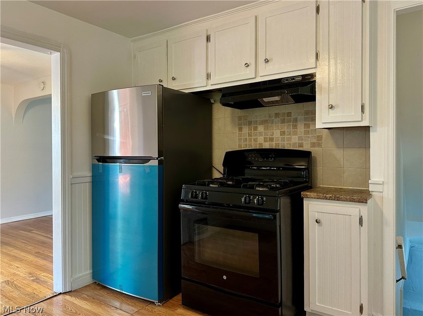 Move right into this 3-bedroom Colonial featuring hardwood - photo 12