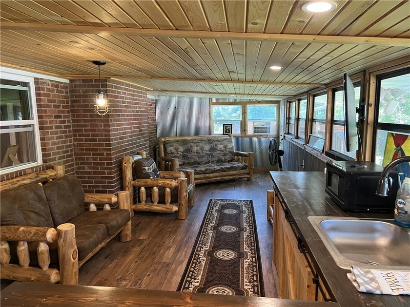 Move-in-ready 3BR-2BA brick and vinyl home with 2,216 SQFT on 0 - photo 14