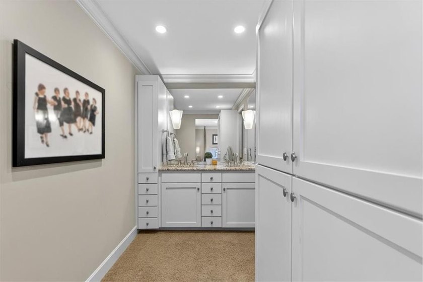 Wow, the view is spectacular! This North facing 2 bed, 2 bath - photo 14