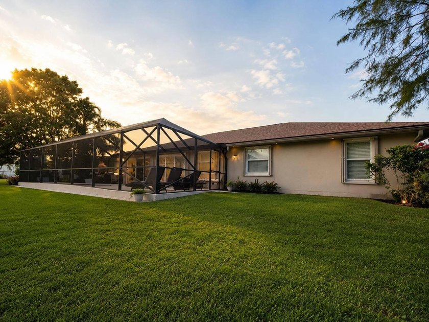 REMODELED 3-bedroom, 2-bath lakefront POOL home on 9500+ sq ft - photo 15