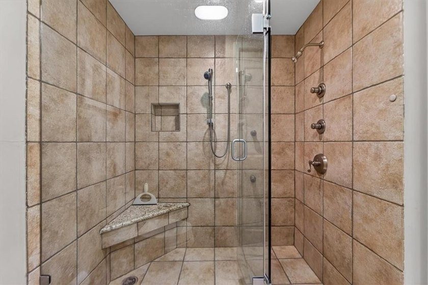 Wow, the view is spectacular! This North facing 2 bed, 2 bath - photo 17